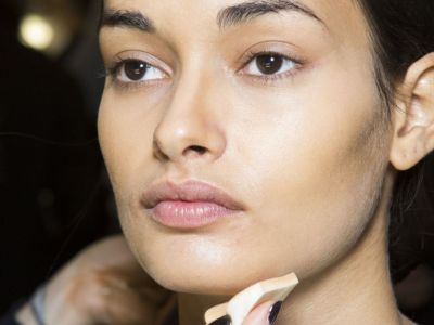 Το εύκολο TikTok hack για να δημιουργήσεις την ιδανική απόχρωση foundation για σένα