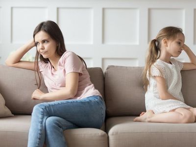 Όταν η κόρη ζηλεύει τη μητέρα της: Γιατί συμβαίνει και πώς αντιμετωπίζεται