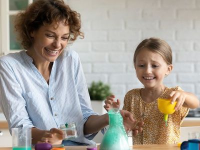 Πέντε πειράματα που μπορείτε να κάνετε με τα παιδιά στο σπίτι