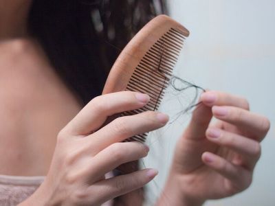 Tips για μαμάδες: Τρόποι να αντιμετωπίσετε την ξαφνική απώλεια μαλλιών