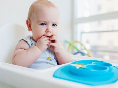 Πώς θα μάθει το παιδί να τρώει μόνο του
