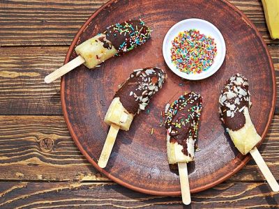 Παγωμένες μπανάνες με σοκολάτα, τρούφα & ξηρούς καρπούς