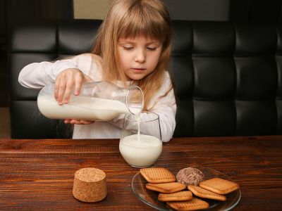 Παγκόσμια Ημέρα Γάλακτος: Μέχρι ποια ηλικία πρέπει να πίνουν γάλα τα παιδιά;