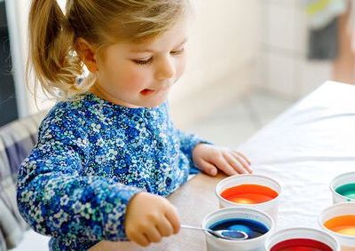 Πειράματα για παιδιά: Τρία πειράματα με χρώμα ζαχαροπλαστικής (vid)