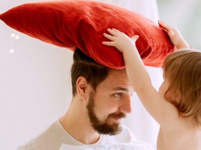 Μ(π)αμ(π)άδες μεγαλώνουν μόνοι τους τα παιδιά μετά την απώλεια της γυναίκας τους