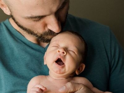 Αυτές οι φωτογραφίες μπαμπάδων με τα μωρά τους θα σας κάνουν να «λιώσετε»