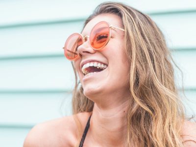 Όλα όσα πρέπει να προσέχεις το καλοκαίρι αν έχεις ξανθά μαλλιά