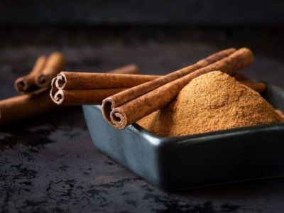 Tips για μαμάδες: Τρεις σπιτικές μάσκες με κανέλα για λαμπερή επιδερμίδα