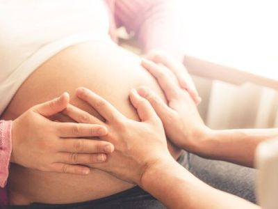 Αποκόλληση πλακούντα: Γιατί συμβαίνει και ποια είναι τα συμπτώματα;