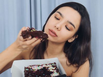 Παγκόσμια Ημέρα Σοκολάτας: 5 λόγοι να ερωτευτείς τη μαύρη σοκολάτα και να την απενοχοποιήσεις