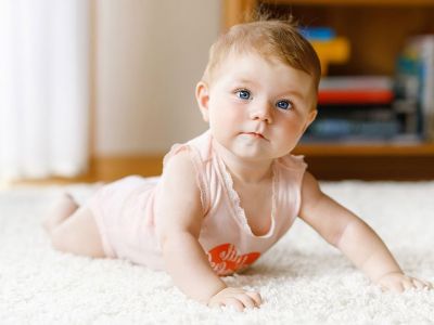 Γιατί δεν μπουσουλάει το μωρό;