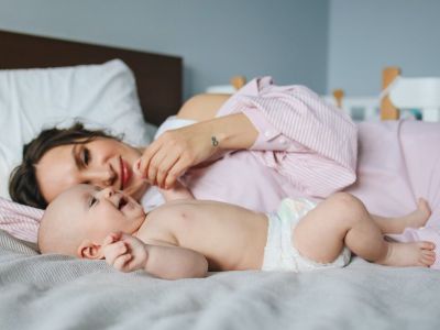 Όταν τραγουδάτε στο μωρό γίνεται πιο έξυπνο, λένε οι επιστήμονες