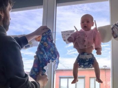 Μπαμπάς φωτογραφίζει τα δύο του παιδιά και κάνει θραύση στο διαδίκτυο