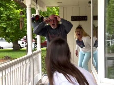 Η μοναδική αντίδραση ενός μπαμπά όταν συναντά την κόρη του μετά από 3 χρόνια