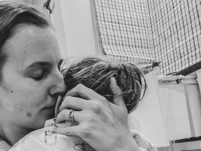 Μη βγάζεις γρήγορα συμπεράσματα για καμία μαμά