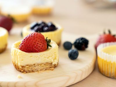 5λεπτη συνταγή για παιδιά - Cheesecake με κόκκινα φρούτα (βίντεο)