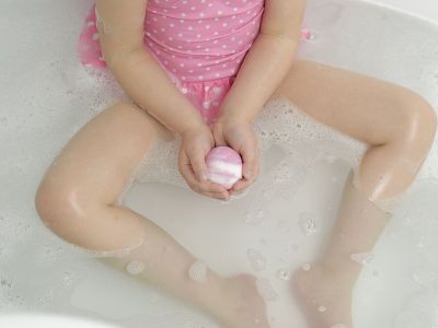 DIY bath bombs για τα παιδιά σας (βίντεο)