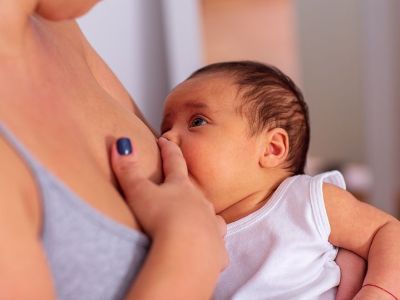 Πώς θα περιποιηθείτε τα ενοχλητικά σημάδια και ραγάδες μετά την εγκυμοσύνη