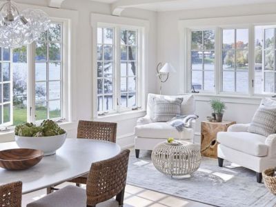 Δες πώς το λευκό μπορεί να μεταμορφώσει το σπίτι σου αν βρίσκεται δίπλα στη θάλασσα