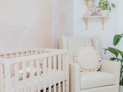 Βρεφικό δωμάτιο: Παιχνιδιάρικη διακόσμηση με παστέλ αποχρώσεις