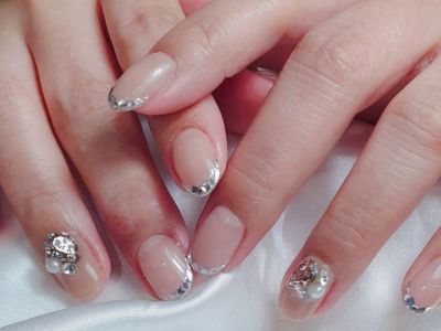 Glitter γαλλικό μανικιούρ: 10 nail art για να αποκτήσεις αυτό το sexy twist που αναζητούσες