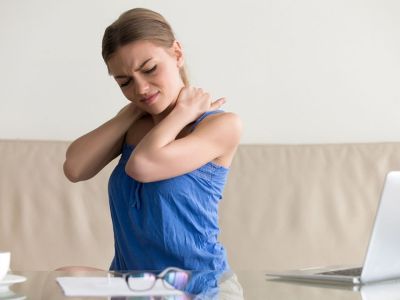 Αυχενικό σύνδρομο: 6 τρόποι πρόληψης (εικόνες)