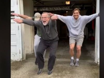 Μπαμπάς και γιοι έγιναν viral στο TikTok με έναν τους χορό (βίντεο)