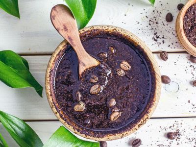 Tips για μαμάδες: Συνταγές ομορφιάς με καφέ για το πρόσωπο και το σώμα