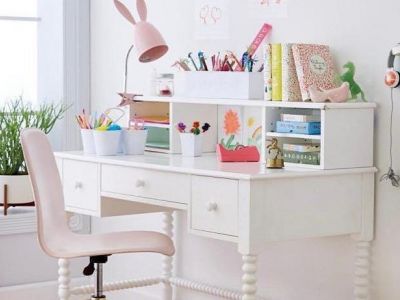 Ξανά σε τάξη: Παιδικά γραφεία για μικρούς και μεγάλους χώρους