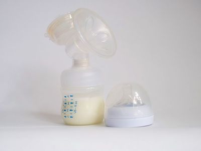 Πράσινο, κίτρινο, ροζ και γαλάζιο μητρικό γάλα; Κι όμως υπάρχουν