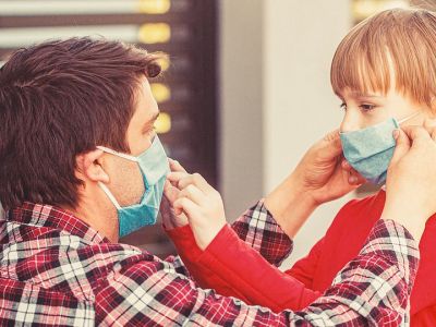 COVID-19: Οι μπαμπάδες είναι πιο θετικοί στον εμβολιασμό των παιδιών από τις μαμάδες