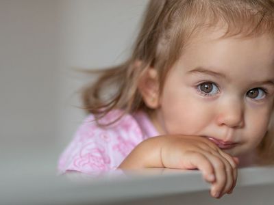 Γιατί τα μικρά παιδιά τρίζουν τα δόντια τους;