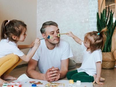 Με ποιους τρόπους ο πατέρας επηρεάζει την ανάπτυξη του παιδιού;