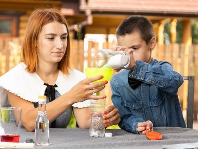 Πανεύκολα πειράματα για παιδιά δημοτικού με υλικά που έχετε ήδη στο σπίτι