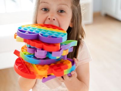 Τι είναι τα Pop It Fidget και γιατί έχουν τρελάνει όλα τα παιδιά;
