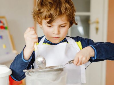 Δραστηριότητες για παιδιά: Εύκολο πείραμα με corn flour και νερό