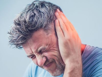 Εμβοές στα αυτιά ή στο κεφάλι: Πού μπορεί να οφείλονται (εικόνες)