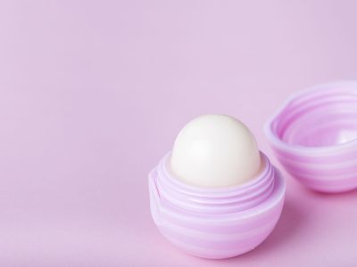 Tips για μαμάδες: Φτιάξτε ενυδατικό lip balm για εσάς και τις κόρες σας