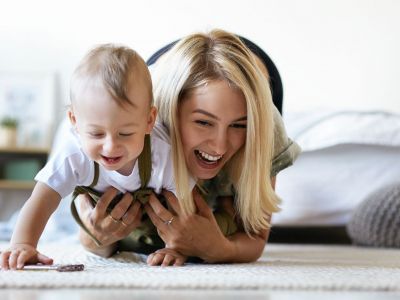 Έρευνα: Πώς το μπουσούλημα επηρεάζει την ανάπτυξη αντίληψης του βρέφους;