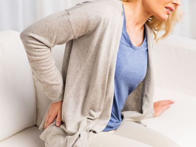 Πόνος στη μέση: Πού αλλού μπορεί να οφείλεται εκτός από τη σπονδυλική στήλη (εικόνες)