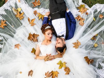 Παντρεύεσαι το φθινόπωρο; 10 σκηνικά που θα απογειώσουν τον γάμο σου