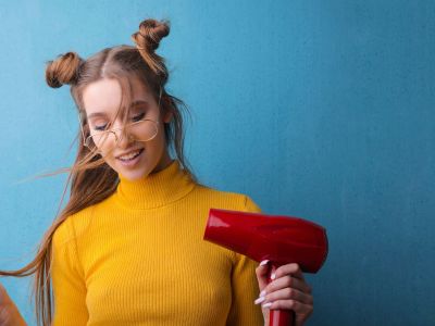 Θέλεις να ισιώσεις τα μαλλιά σου και δεν έχεις πιστολάκι; Υπάρχει λύση!