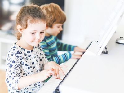 Πώς η μουσική εκπαίδευση επηρεάζει τη μνήμη και την προσοχή των παιδιών