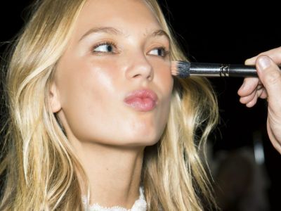 6 πολύ οικονομικές πούδρες για ματ επιδερμίδα όλη μέρα