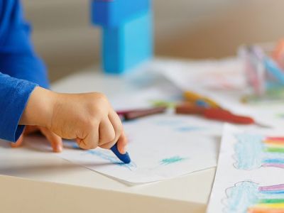 Πέντε τρόποι να ενθαρρύνετε τον μικρό σας Πικάσο στο σπίτι