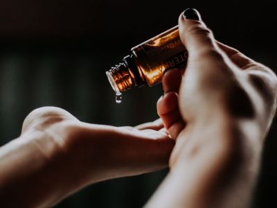 Έλαιο σταφυλιού: Τα οφέλη του στην επιδερμίδα και η σωστή χρήση του