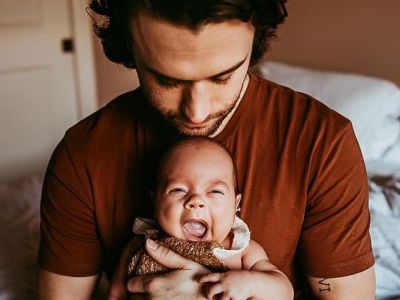 Αυτές οι φωτογραφίες μπαμπάδων με τα μωρά τους θα σου φτιάξουν τη μέρα