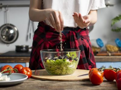 Αλάτι: Οι τροφές που θα σας βοηθήσουν να το μειώσετε (εικόνες)