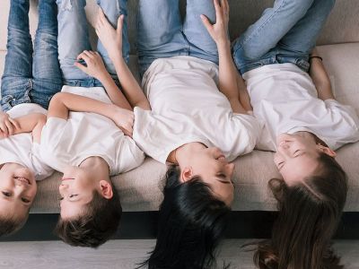 Πώς να μάθετε στο παιδί να μην επηρεάζεται από τη γνώμη των άλλων (εικόνες)