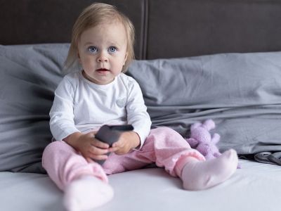 Μπορούν ή όχι τα μωρά και τα νήπια να παρακολουθούν τηλεόραση;